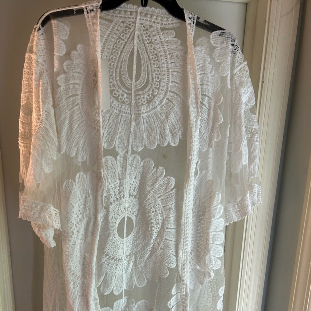 Swim cover up in white lace. Size XL.